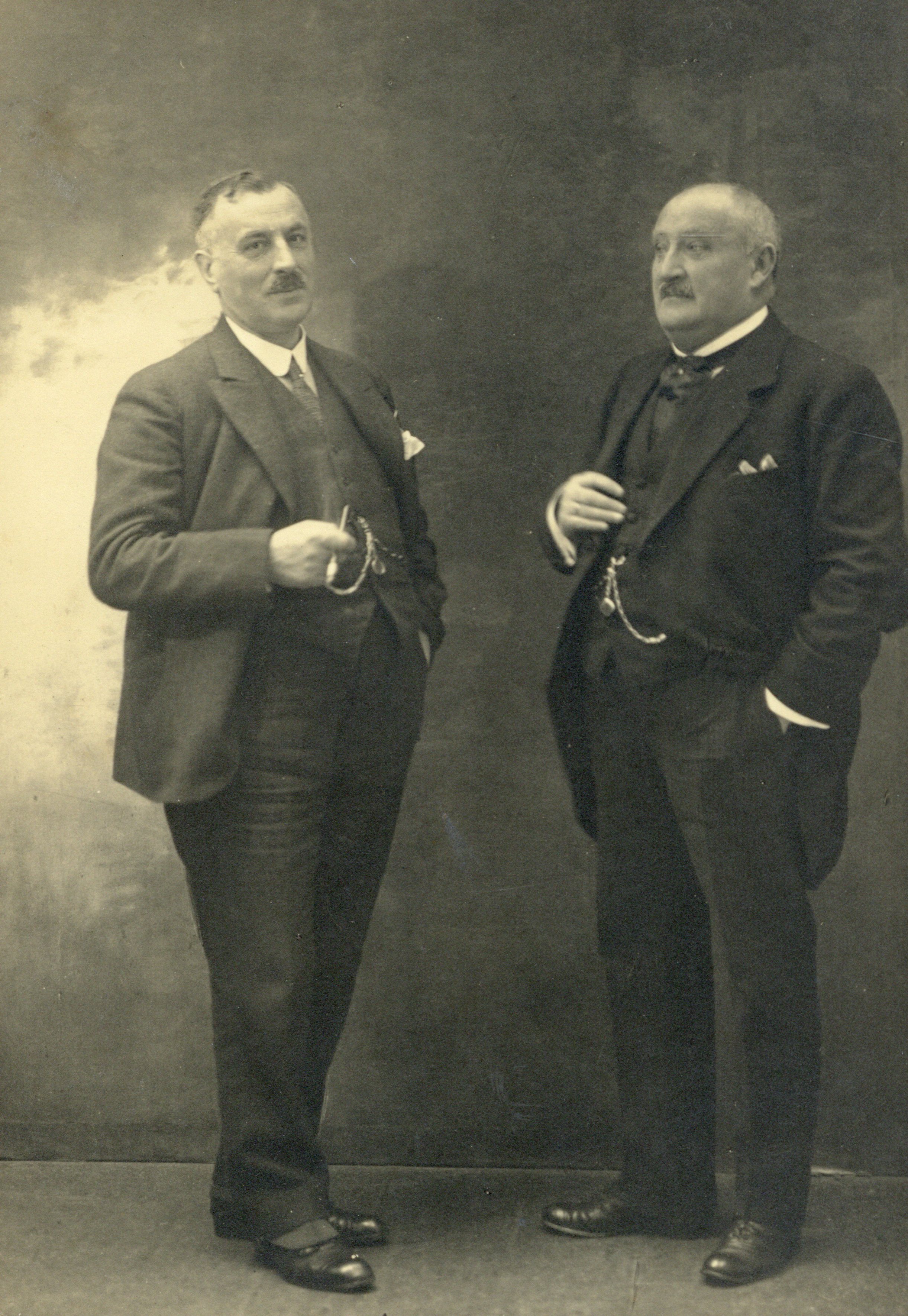 Dubbelportret van Jan Leendert van Eijk en Wilhelmus Heusdens senior, directeuren van Kaashandel Maatschappij 